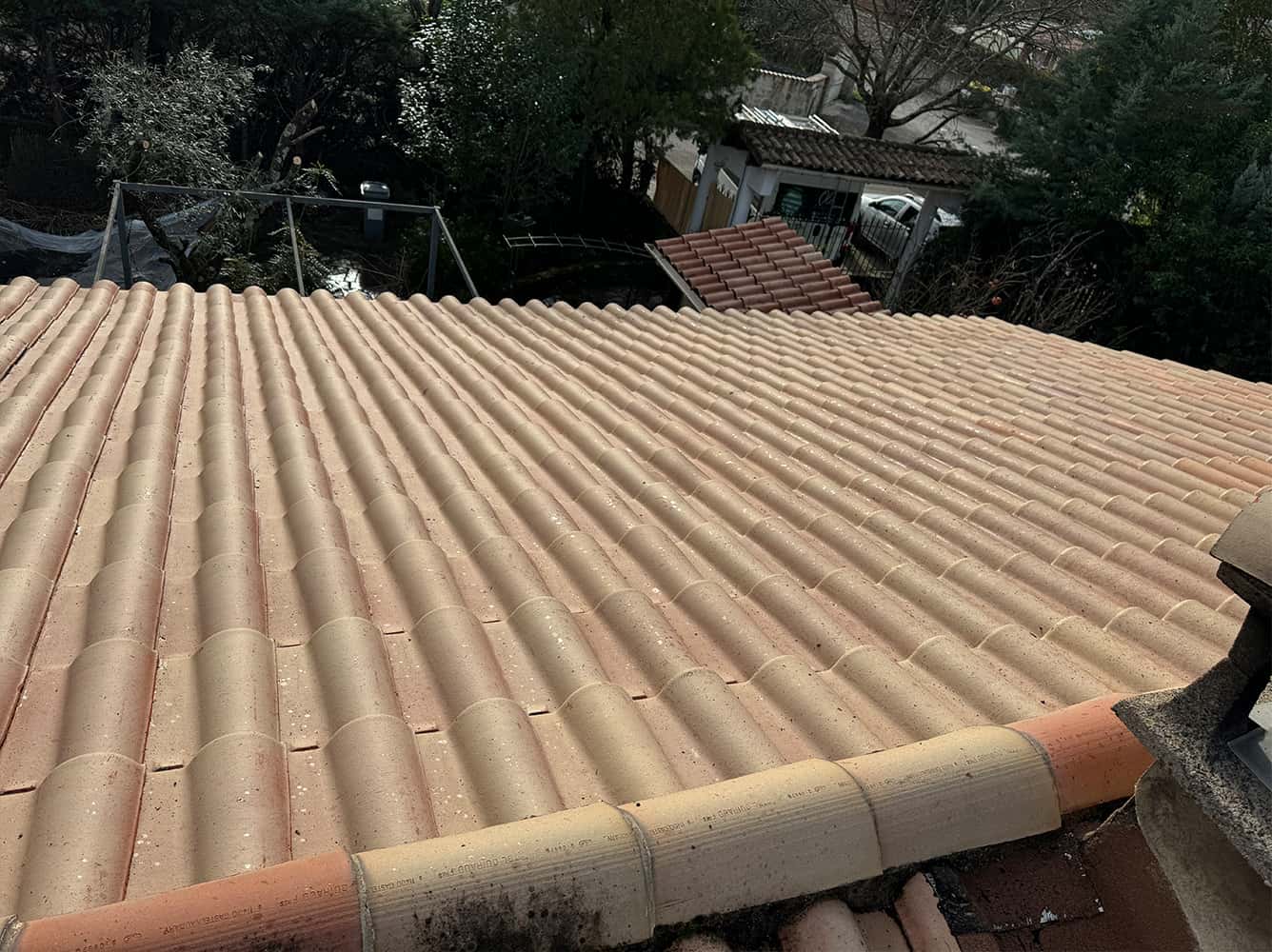 Olé énergie propose un service de nettoyage de toit de votre habitation