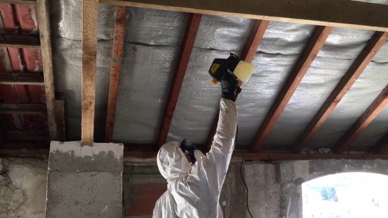 Traitement de charpente par pulvérisation